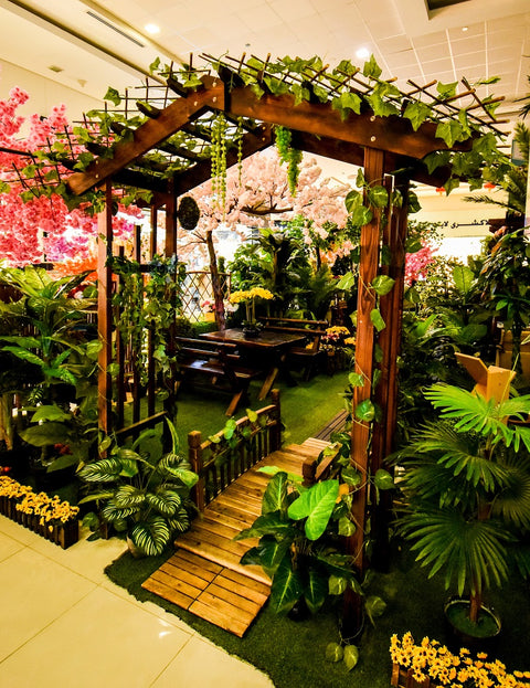 This elegant Arc Garden Gate-Gazebo adds a touch of sophistication to any garden. Made of durable materials, it provides shelter and a stunning focal point for outdoor gatherings.