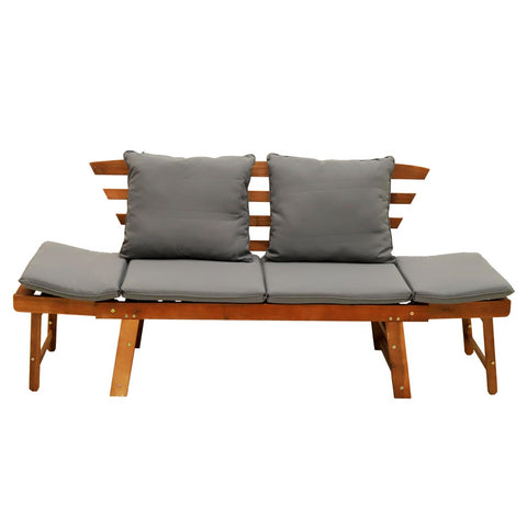 أريكة خشبية صلبة من خشب السنط في الهواء الطلق