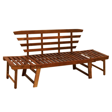 أريكة خشبية صلبة من خشب السنط في الهواء الطلق