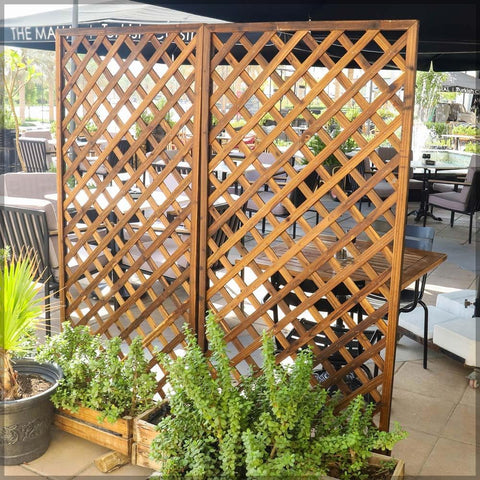 Outdoor climbing fence