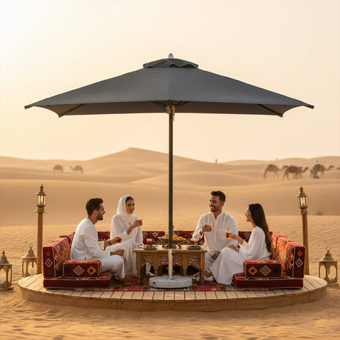 مظلة مربعة رمادية بقاعدة رخامية