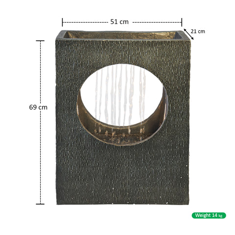 Outdoor circular fountain