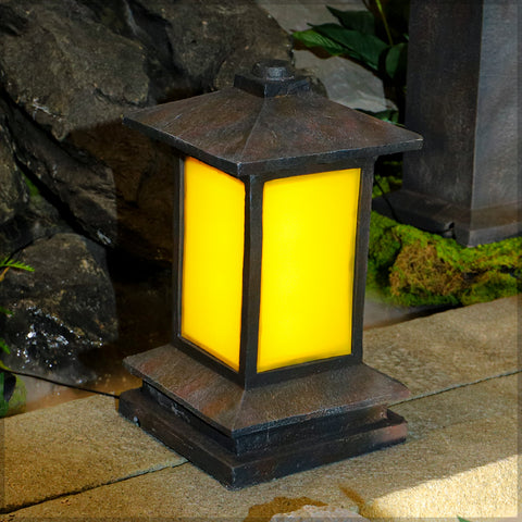 Solar garden lamp
