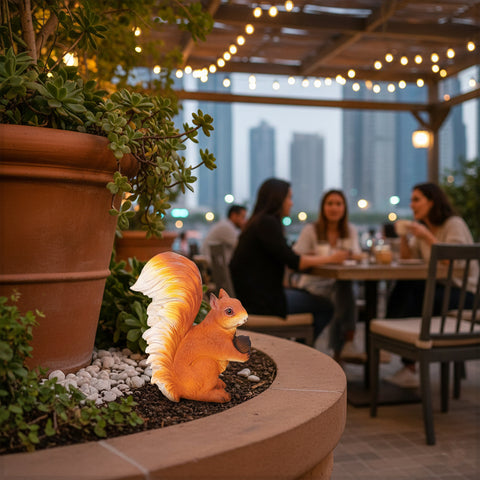 تمثال سنجاب مزخرف لتزيين الحديقة